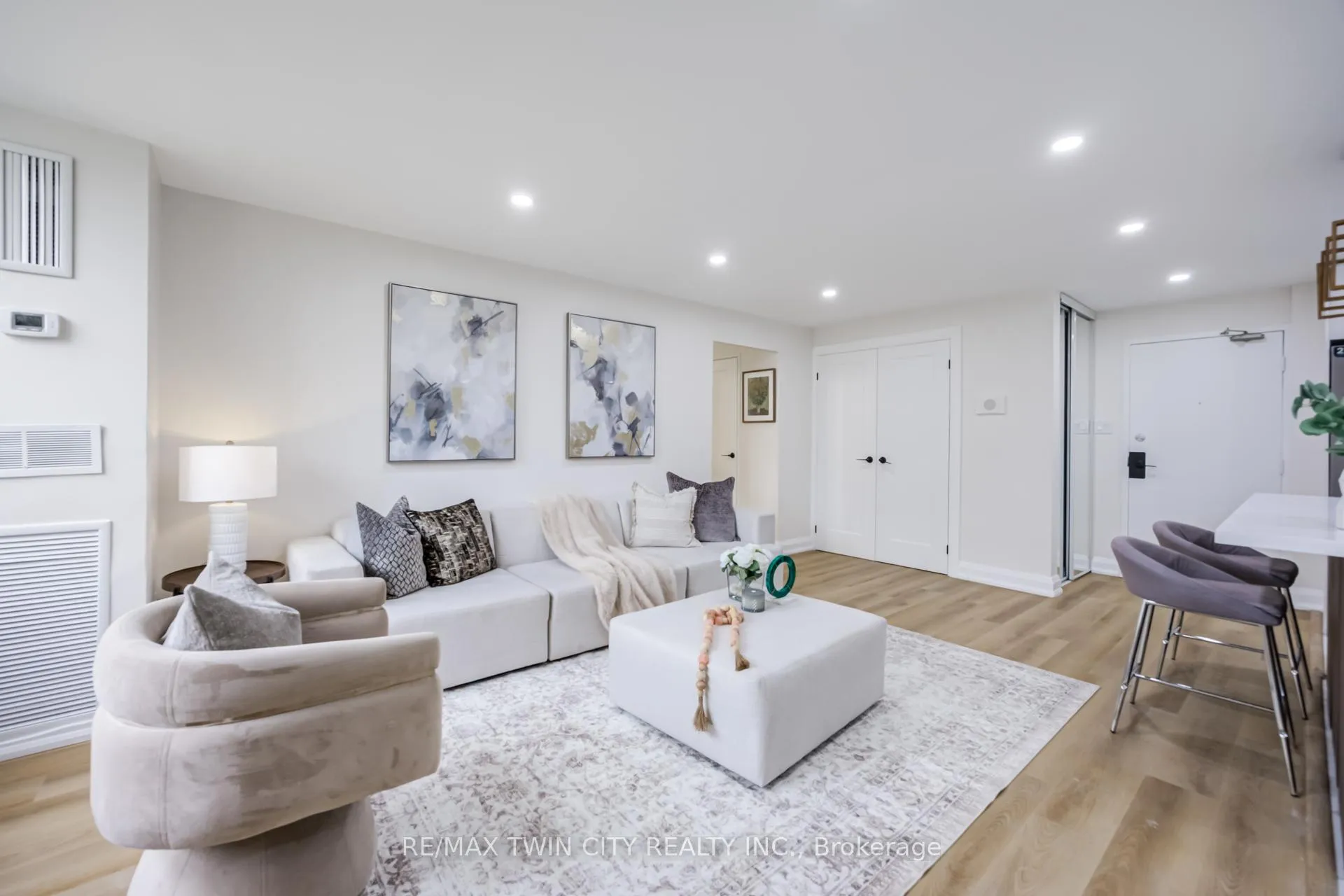 Photo 16 of Unit #304, 20 Edgecliff Golfway, Toronto, Flemingdon Park — HOMEH