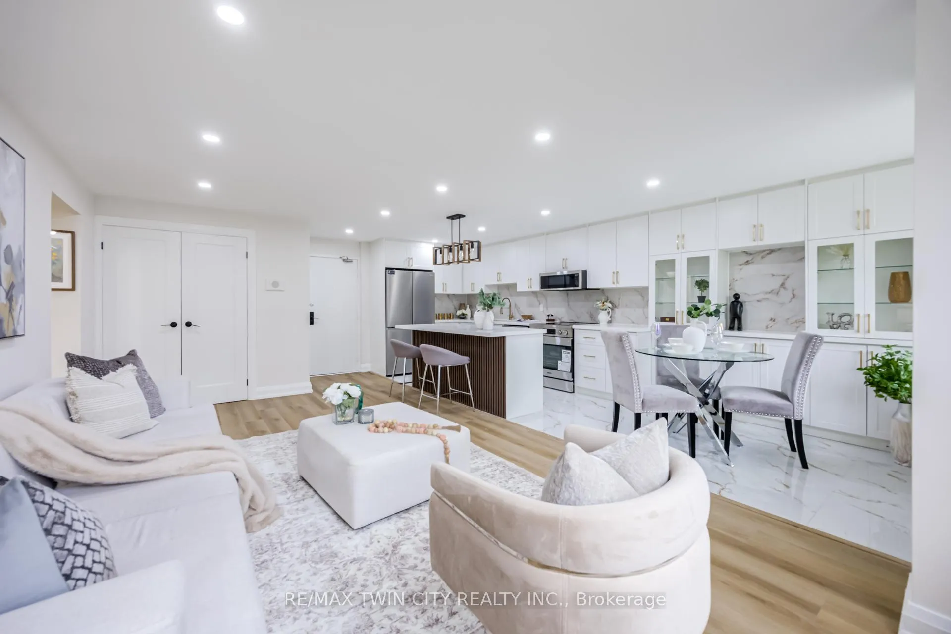 Photo 17 of Unit #304, 20 Edgecliff Golfway, Toronto, Flemingdon Park — HOMEH