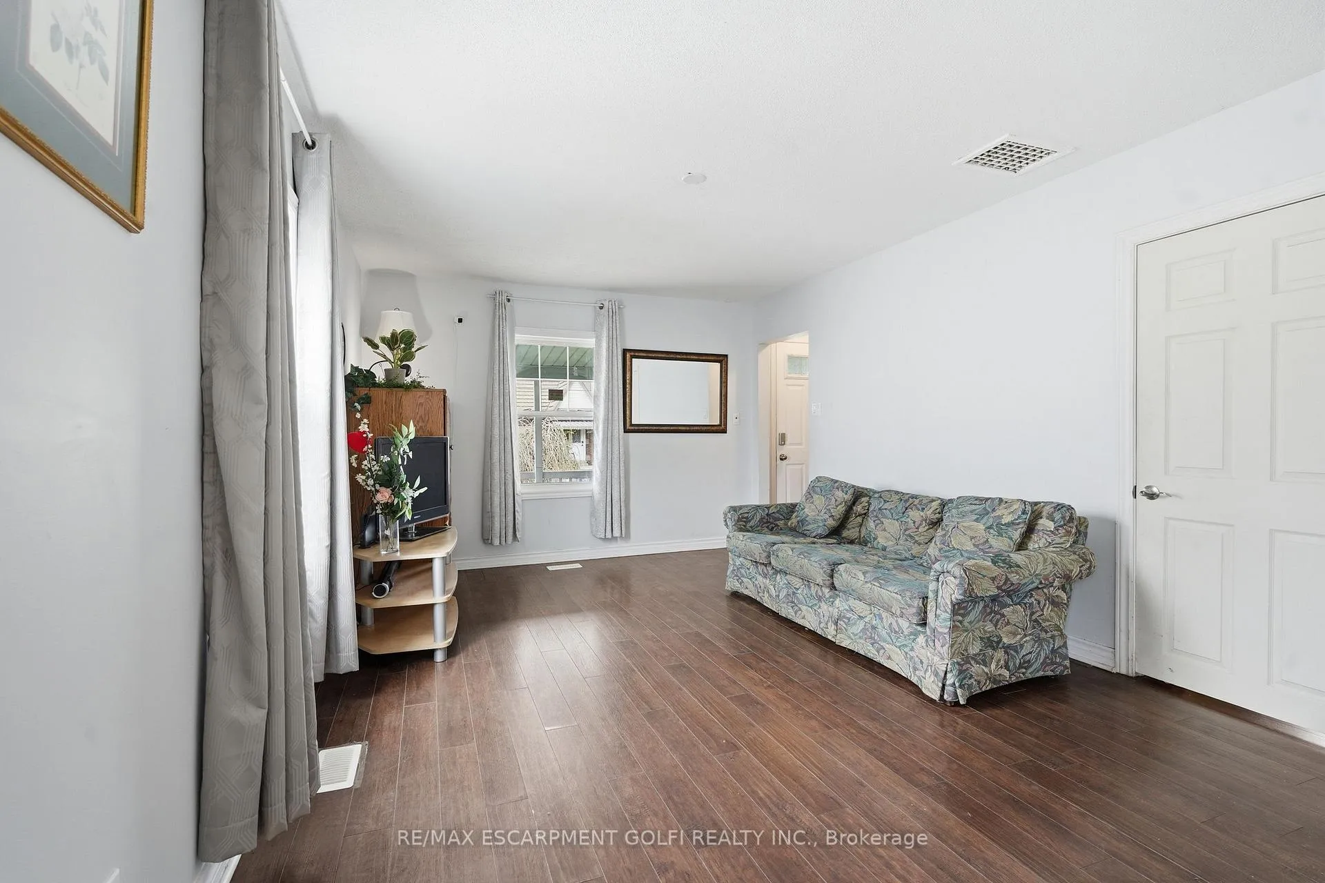 Photo 5 of 5432 Mcrae Street, Niagara Falls, Cherrywood — HOMEH