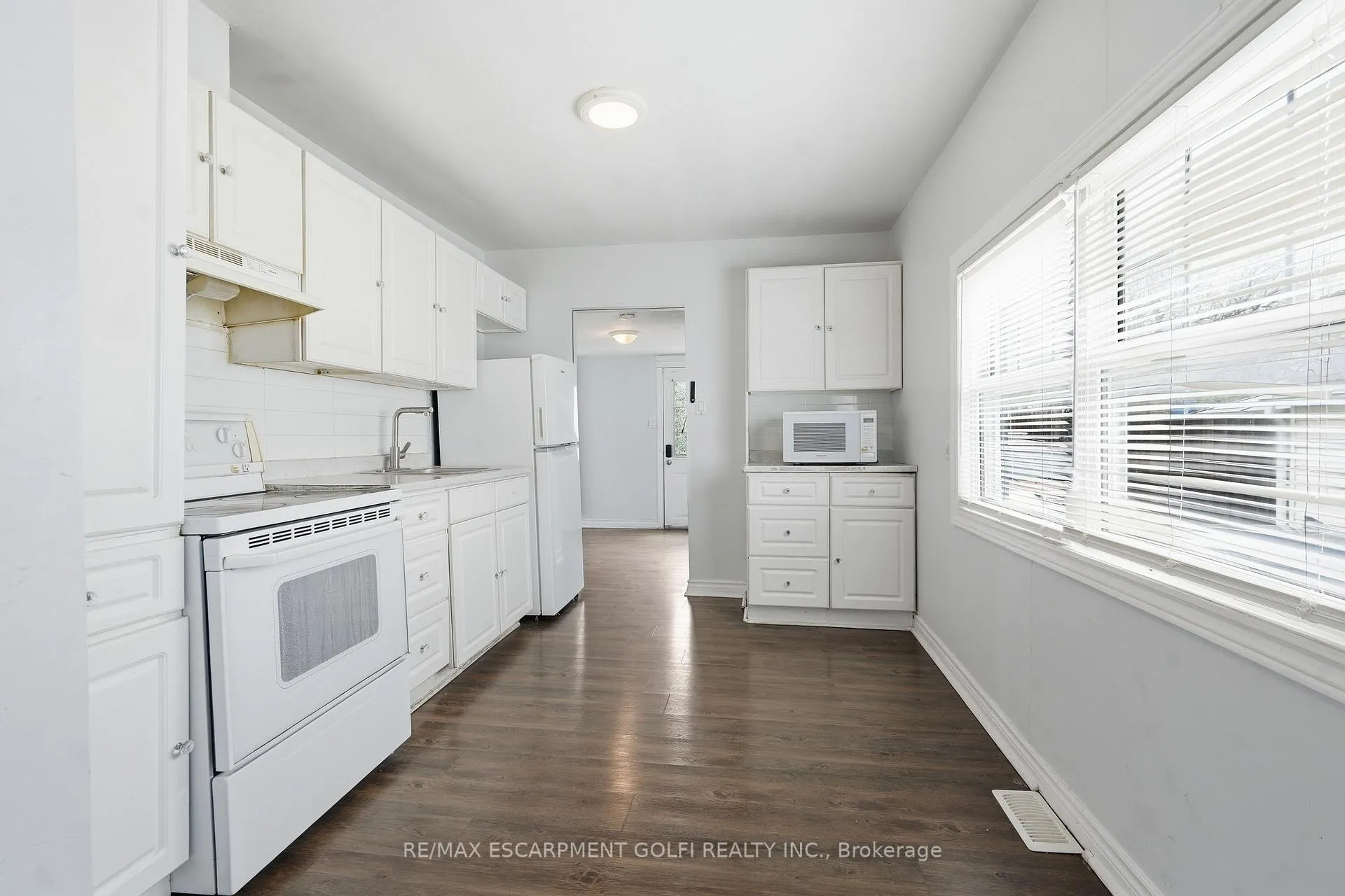 Photo 6 of 5432 Mcrae Street, Niagara Falls, Cherrywood — HOMEH