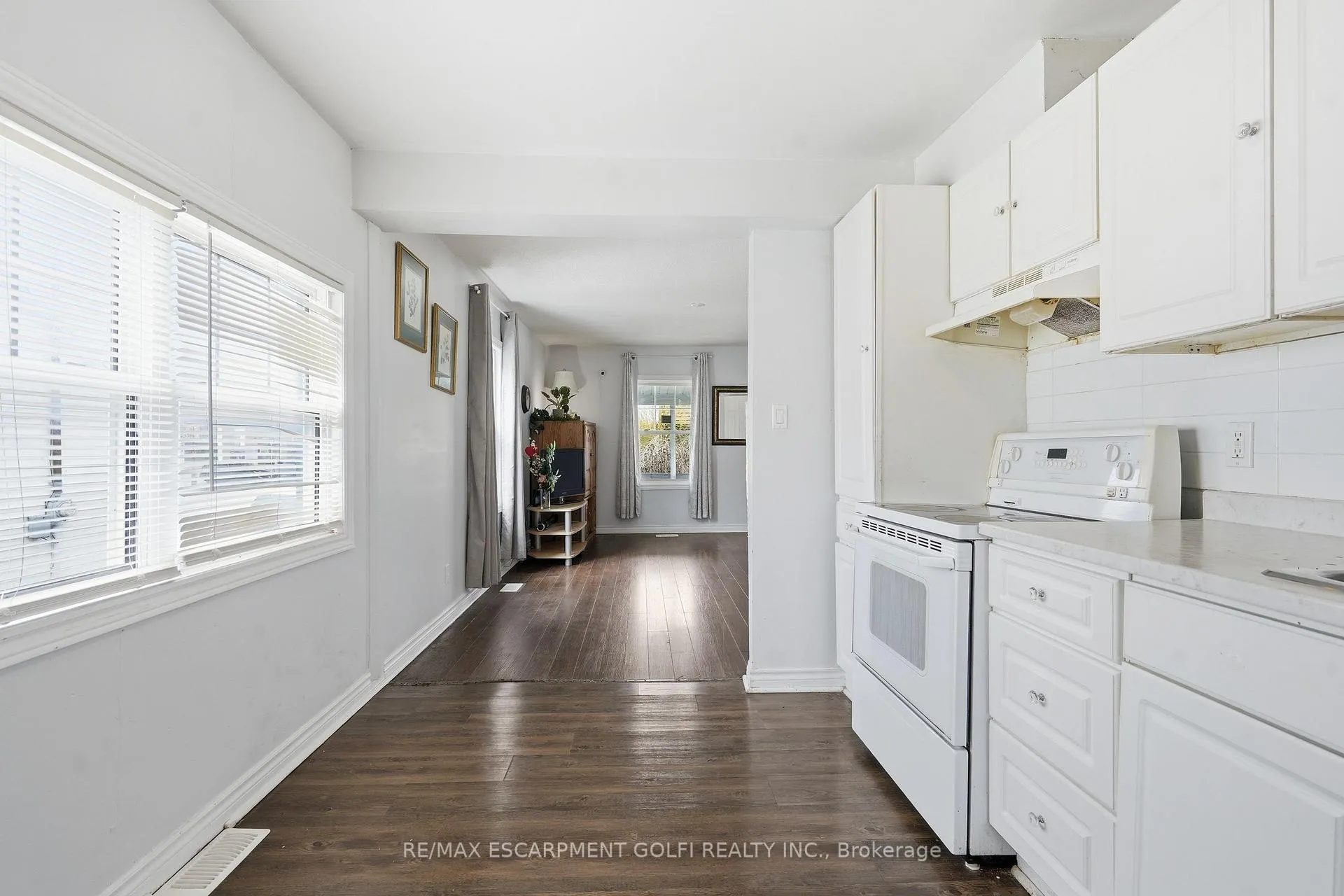 Photo 7 of 5432 Mcrae Street, Niagara Falls, Cherrywood — HOMEH