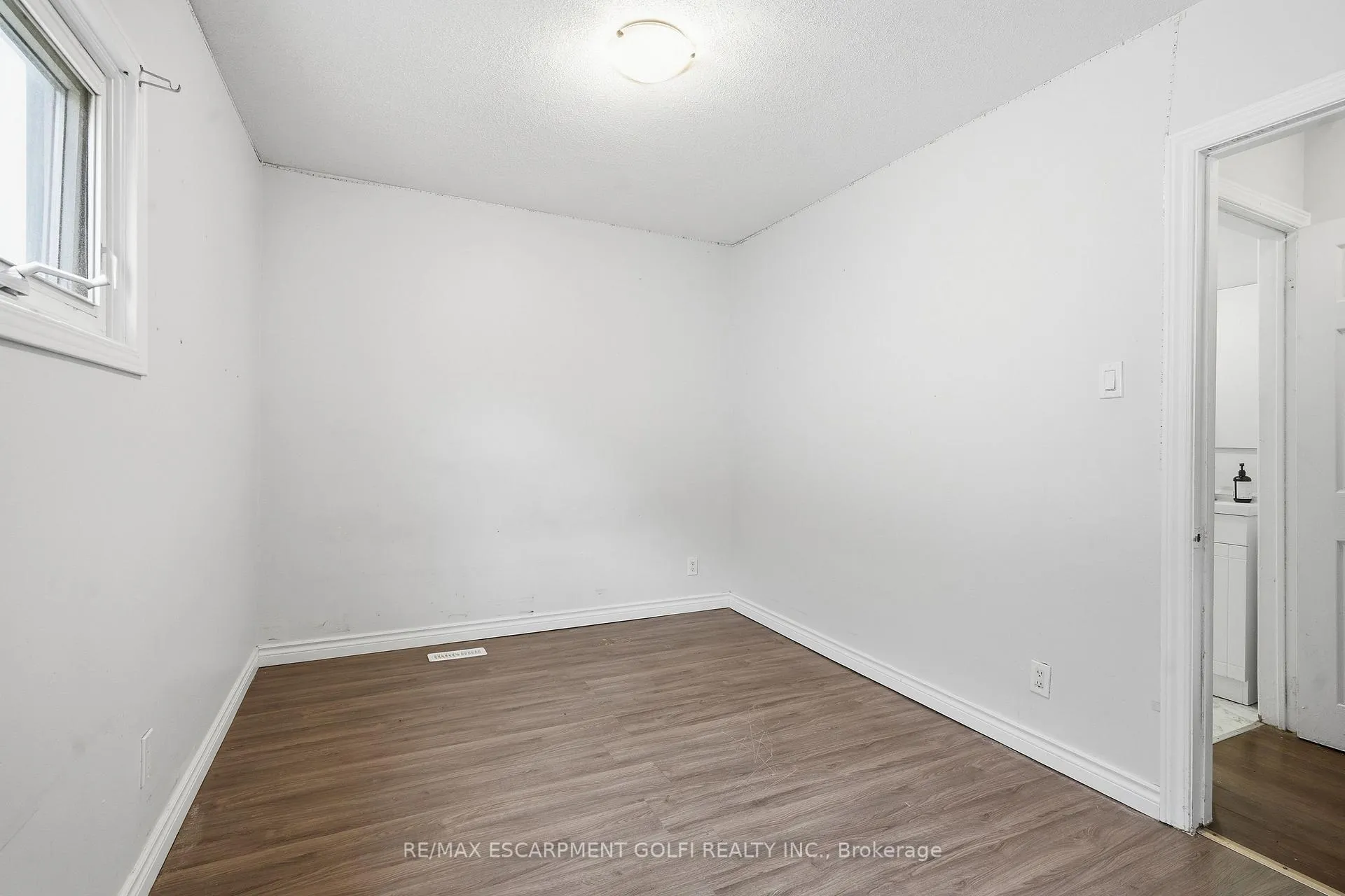 Photo 10 of 5432 Mcrae Street, Niagara Falls, Cherrywood — HOMEH