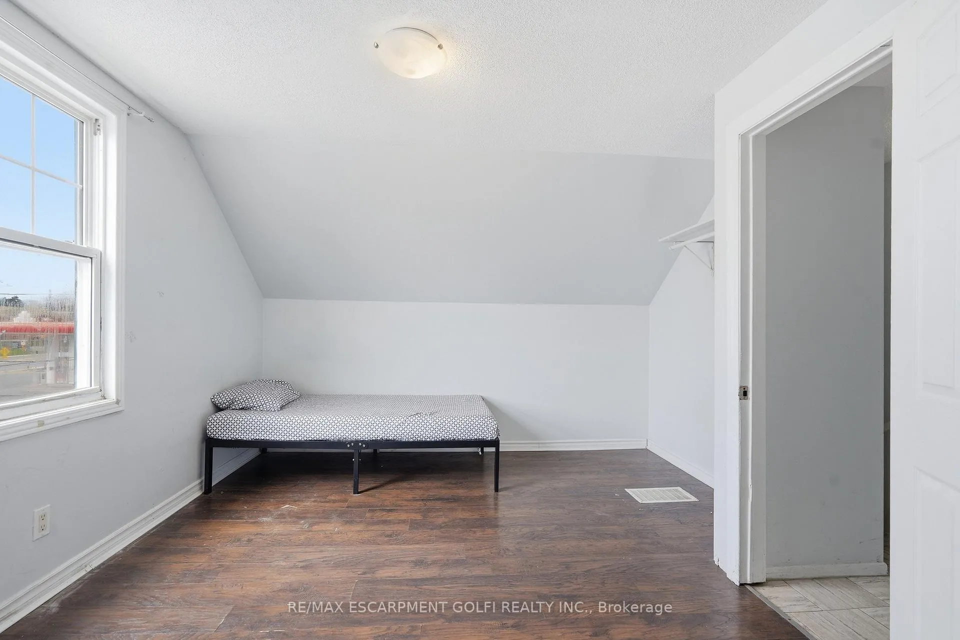 Photo 21 of 5432 Mcrae Street, Niagara Falls, Cherrywood — HOMEH