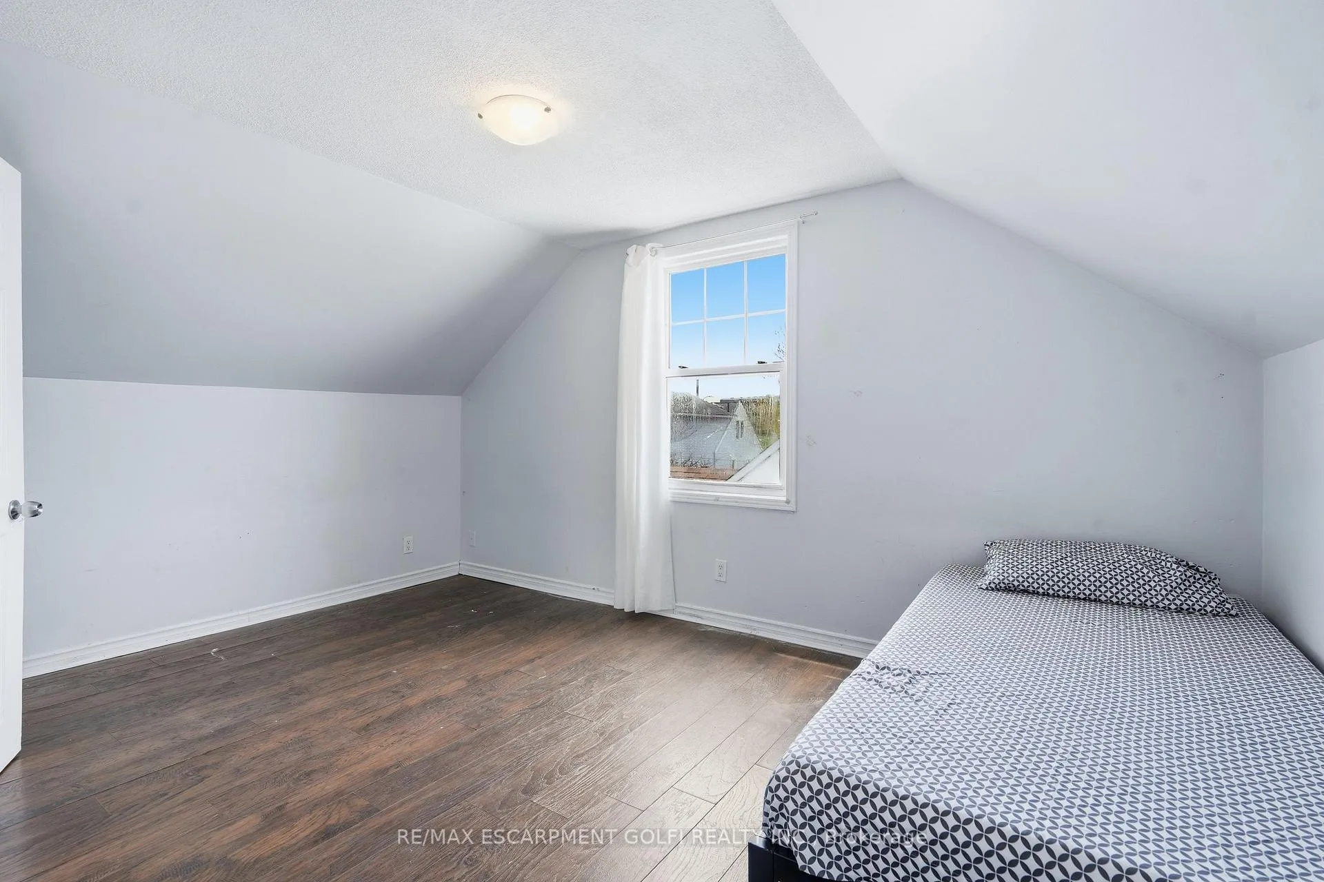 Photo 22 of 5432 Mcrae Street, Niagara Falls, Cherrywood — HOMEH
