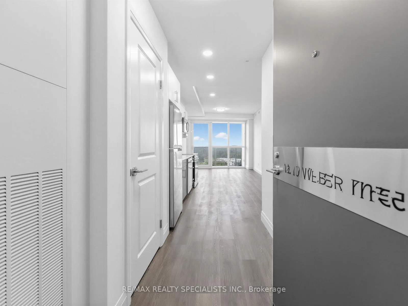 Photo 5 of 1333 Weber Street E, Kitchener — HOMEH