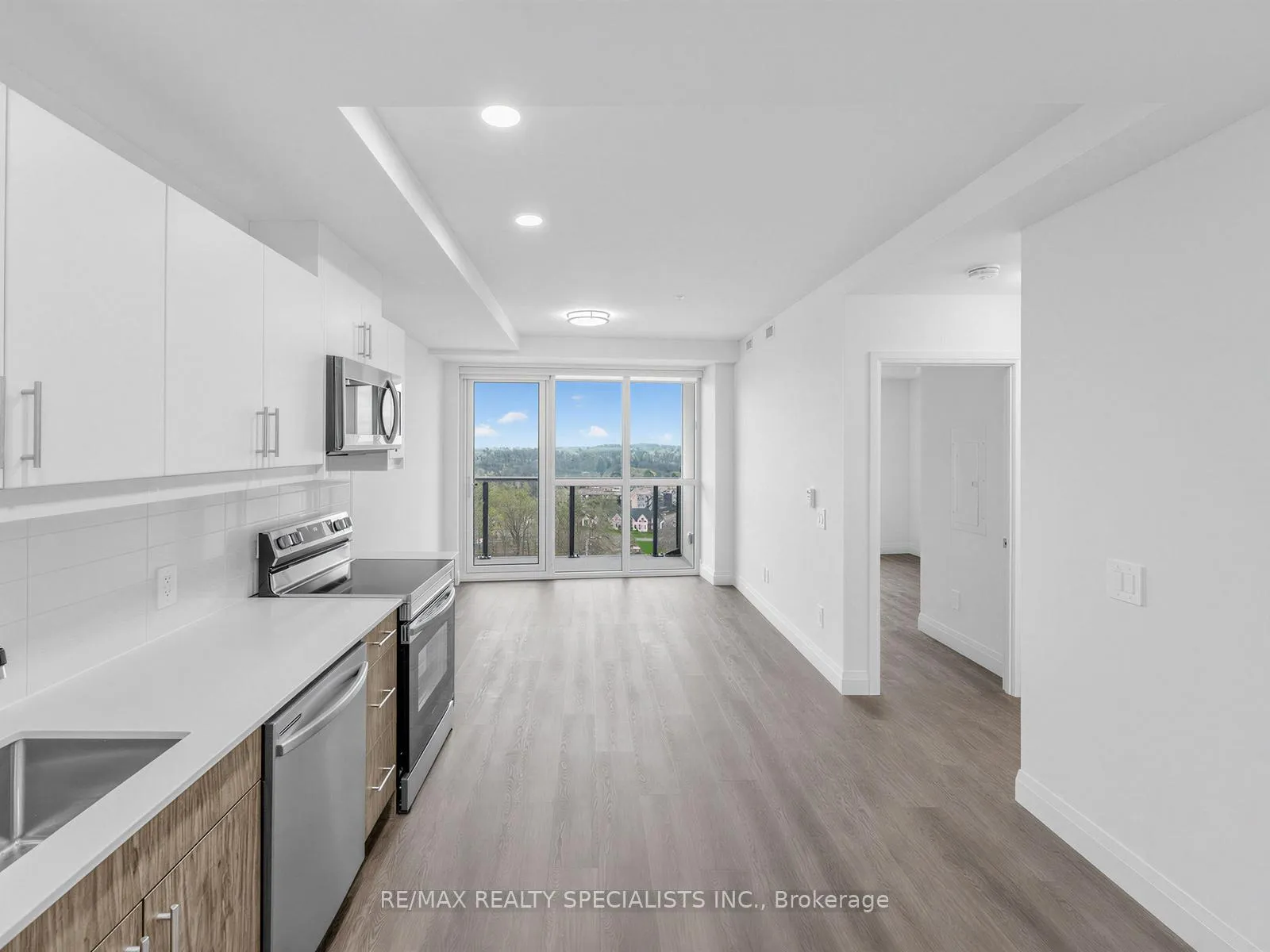 Photo 7 of 1333 Weber Street E, Kitchener — HOMEH