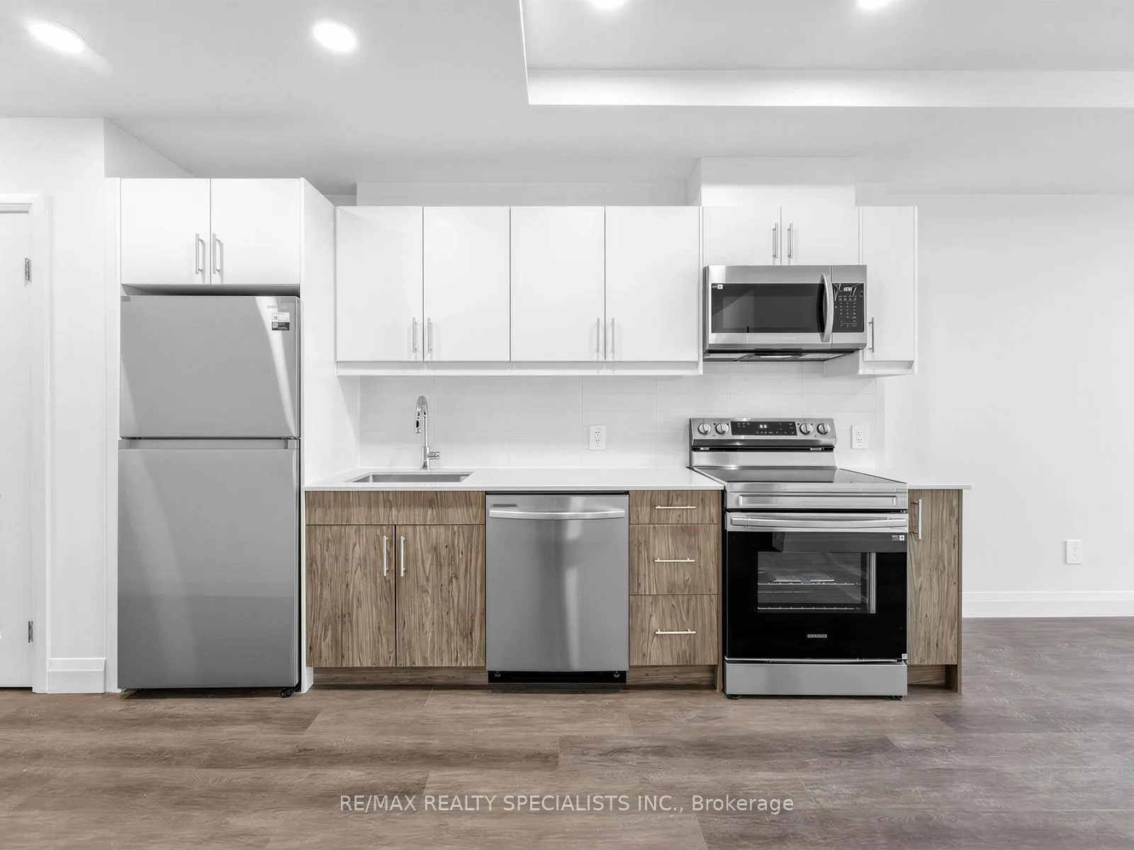 Photo 8 of 1333 Weber Street E, Kitchener — HOMEH
