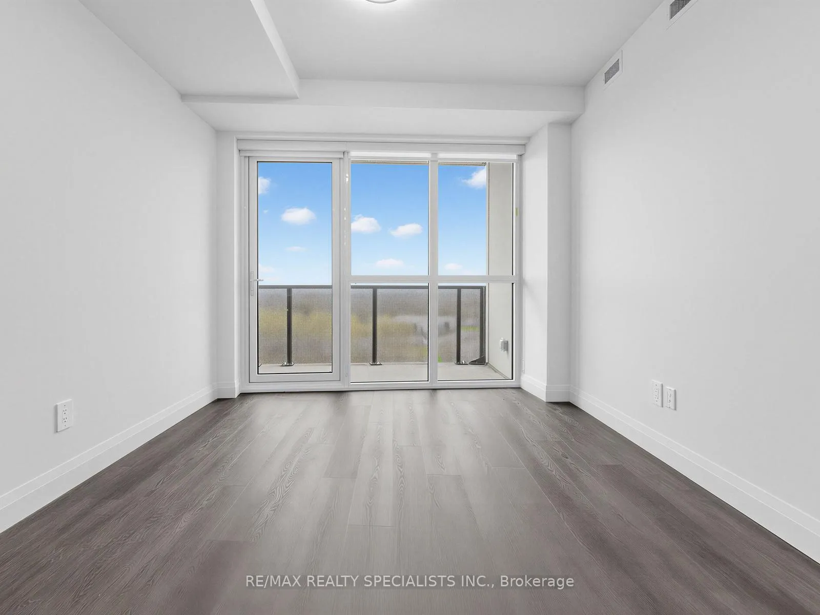 Photo 14 of 1333 Weber Street E, Kitchener — HOMEH