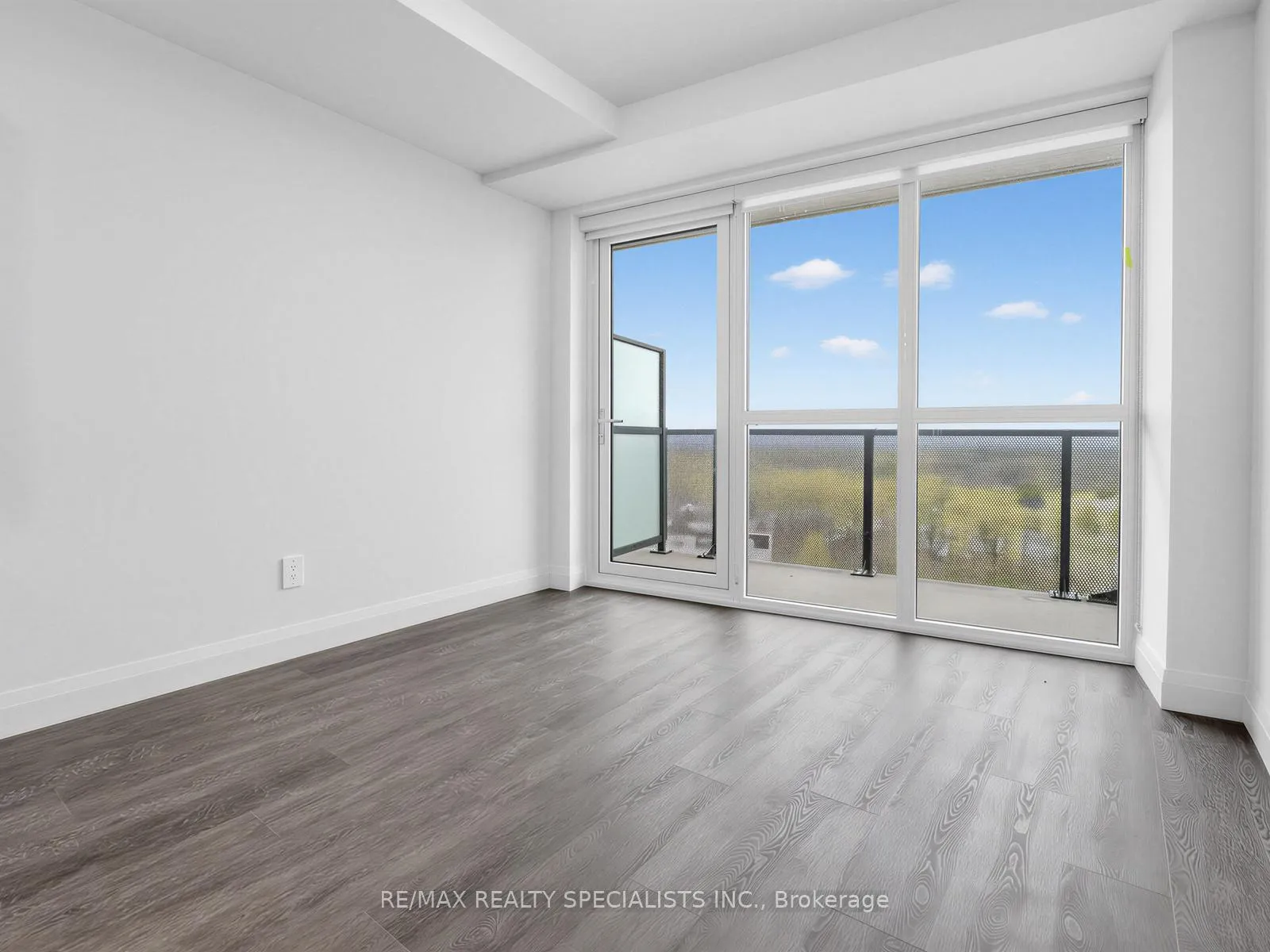 Photo 15 of 1333 Weber Street E, Kitchener — HOMEH