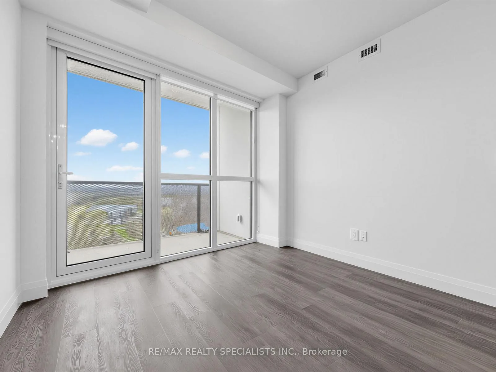 Photo 16 of 1333 Weber Street E, Kitchener — HOMEH