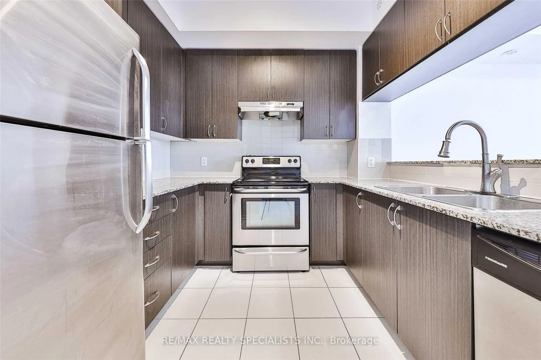 Photo 3 of Unit 408, 50 Sky Harbour Drive, Brampton, Brampton West — HOMEH
