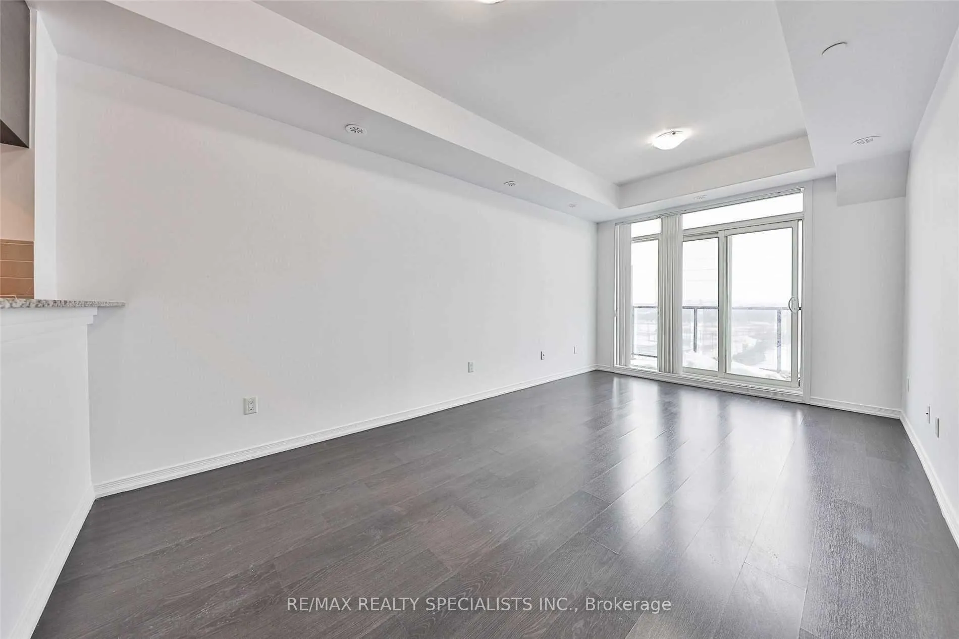 Photo 5 of Unit 408, 50 Sky Harbour Drive, Brampton, Brampton West — HOMEH