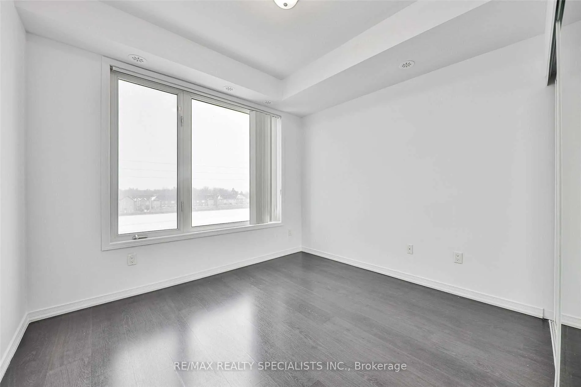 Photo 7 of Unit 408, 50 Sky Harbour Drive, Brampton, Brampton West — HOMEH