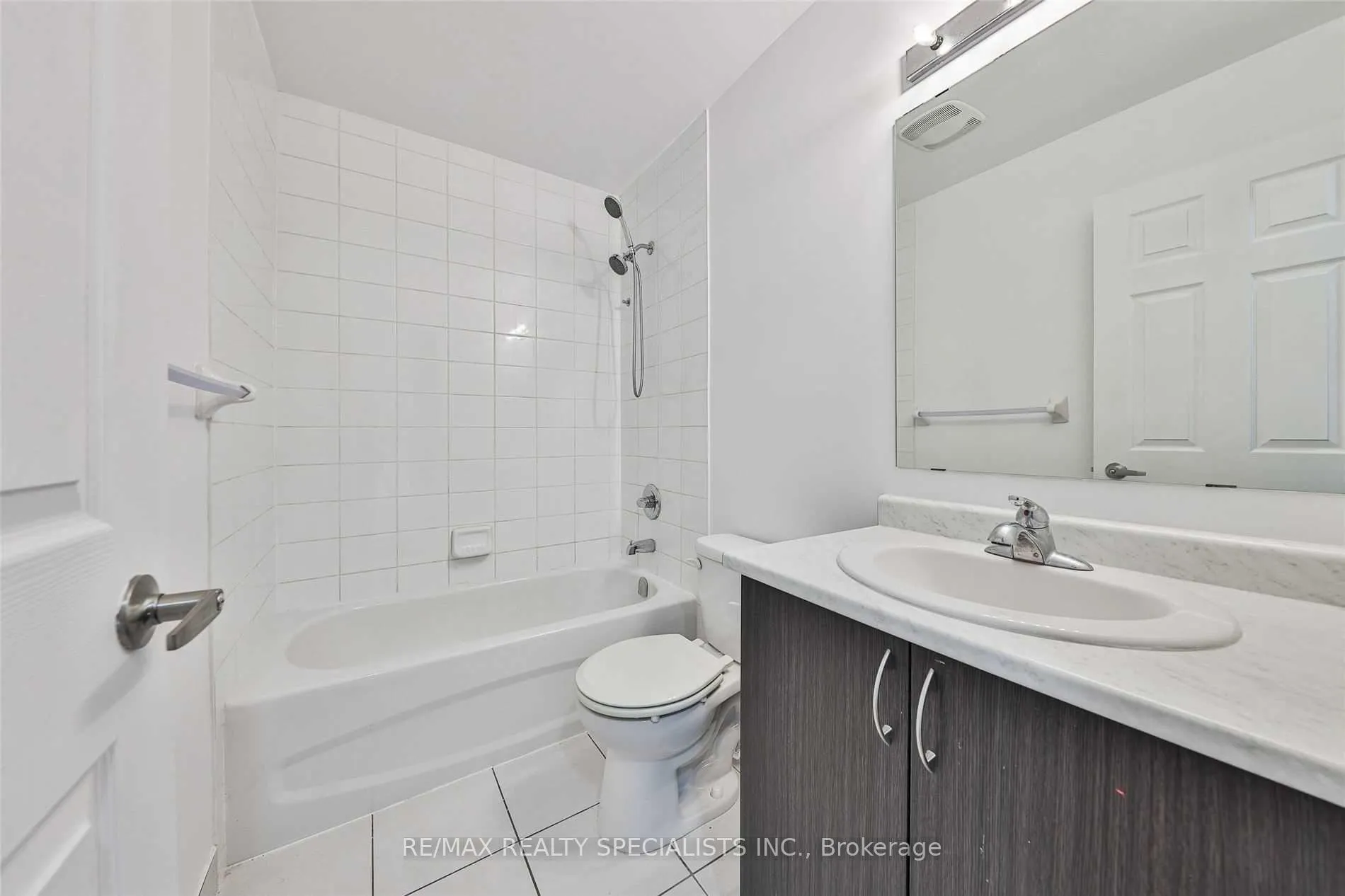 Photo 8 of Unit 408, 50 Sky Harbour Drive, Brampton, Brampton West — HOMEH