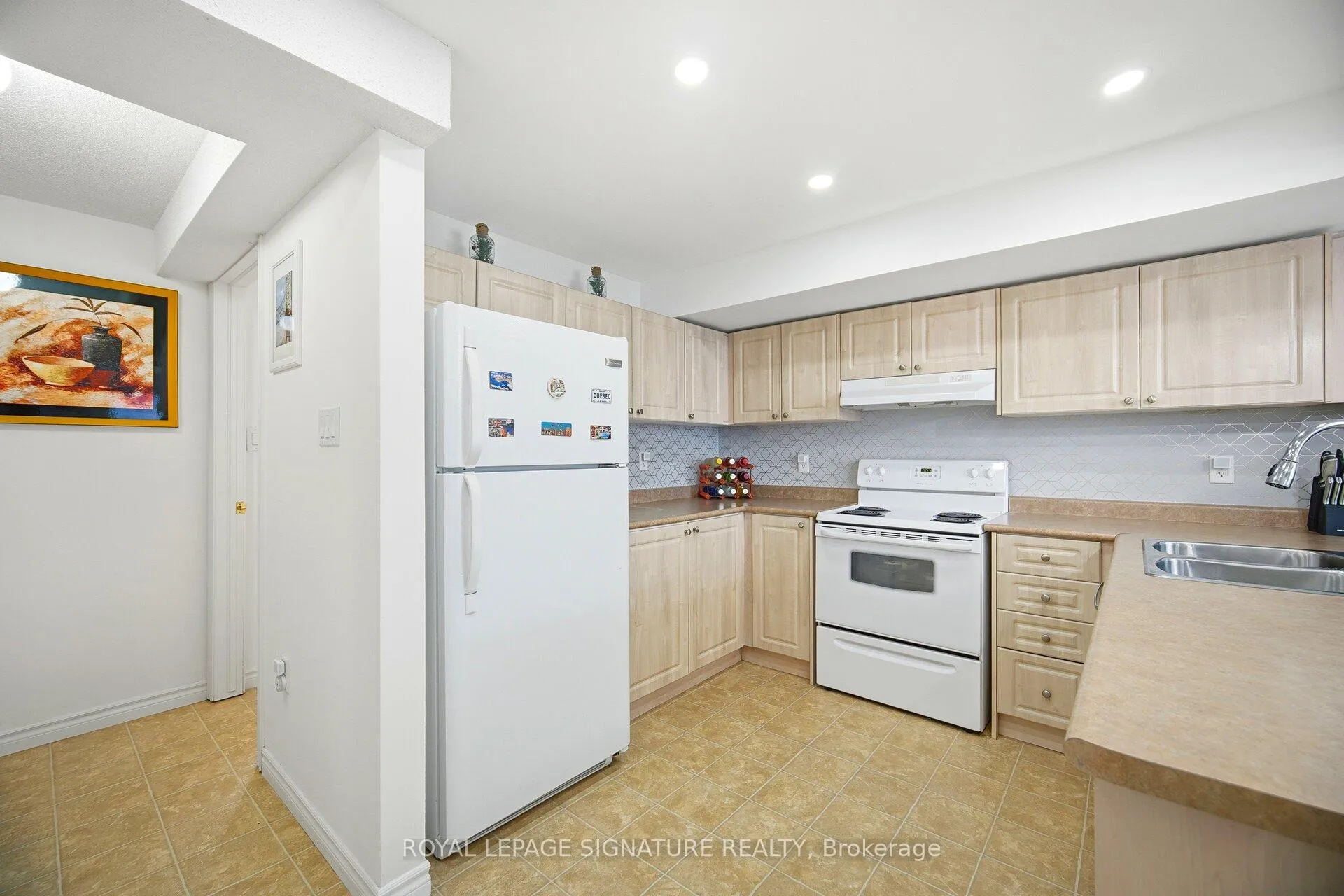 Photo 6 of Unit 5, 89 Goodwin Drive, Barrie, Painswick South — HOMEH