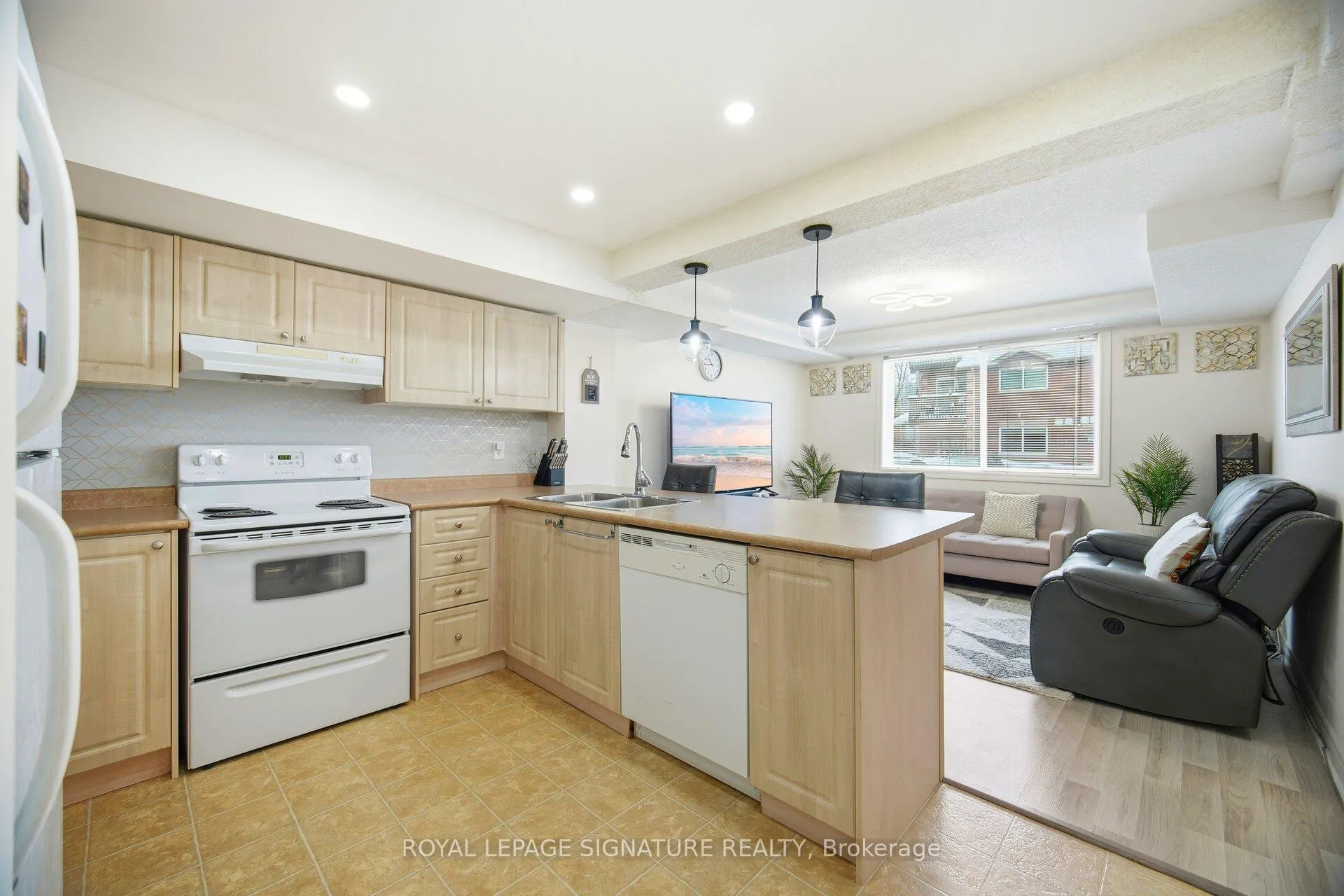 Photo 9 of Unit 5, 89 Goodwin Drive, Barrie, Painswick South — HOMEH
