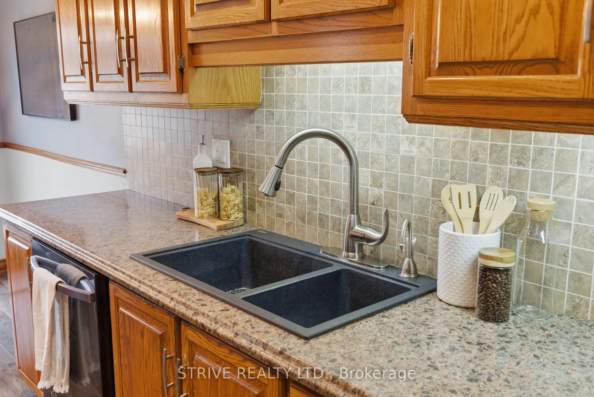 Photo 13 of 505 Salisbury Street, Oshawa, Vanier — HOMEH