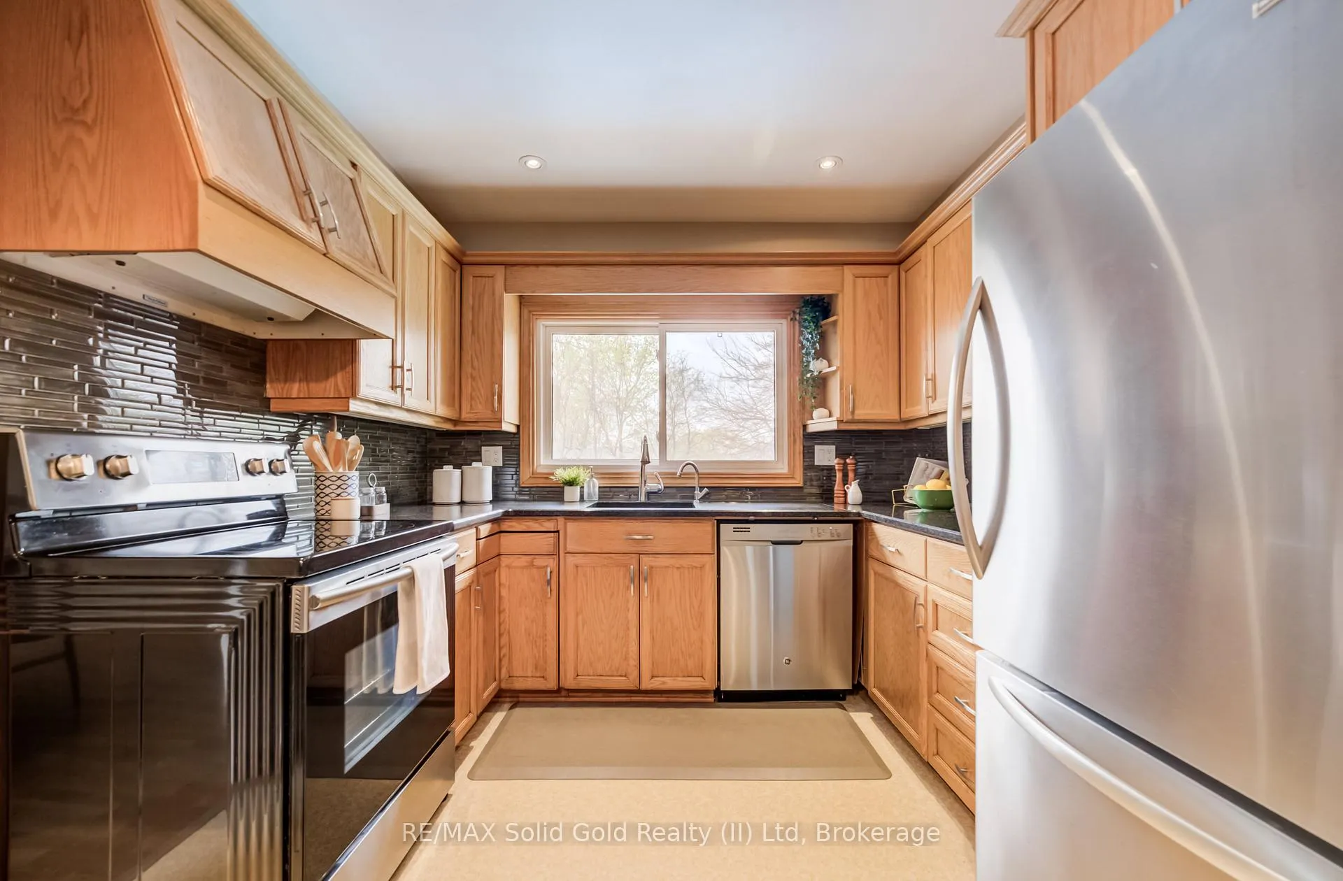 Photo 16 of 46 Peachwood Court, Kitchener — HOMEH