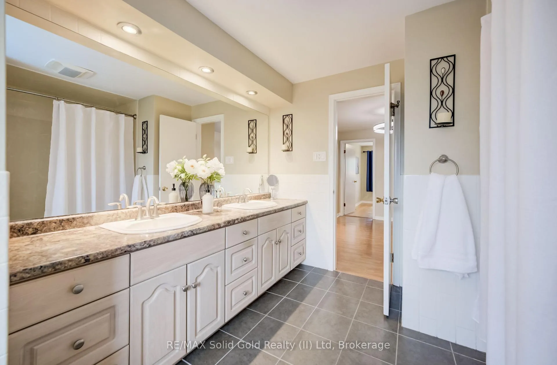 Photo 27 of 46 Peachwood Court, Kitchener — HOMEH