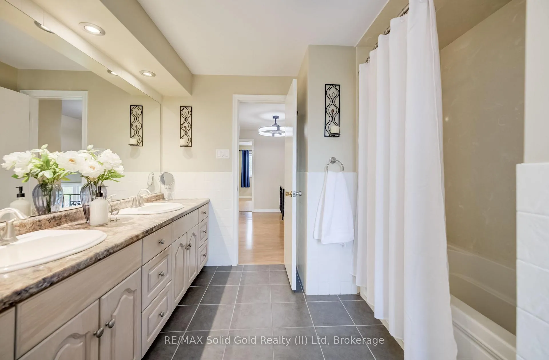 Photo 28 of 46 Peachwood Court, Kitchener — HOMEH