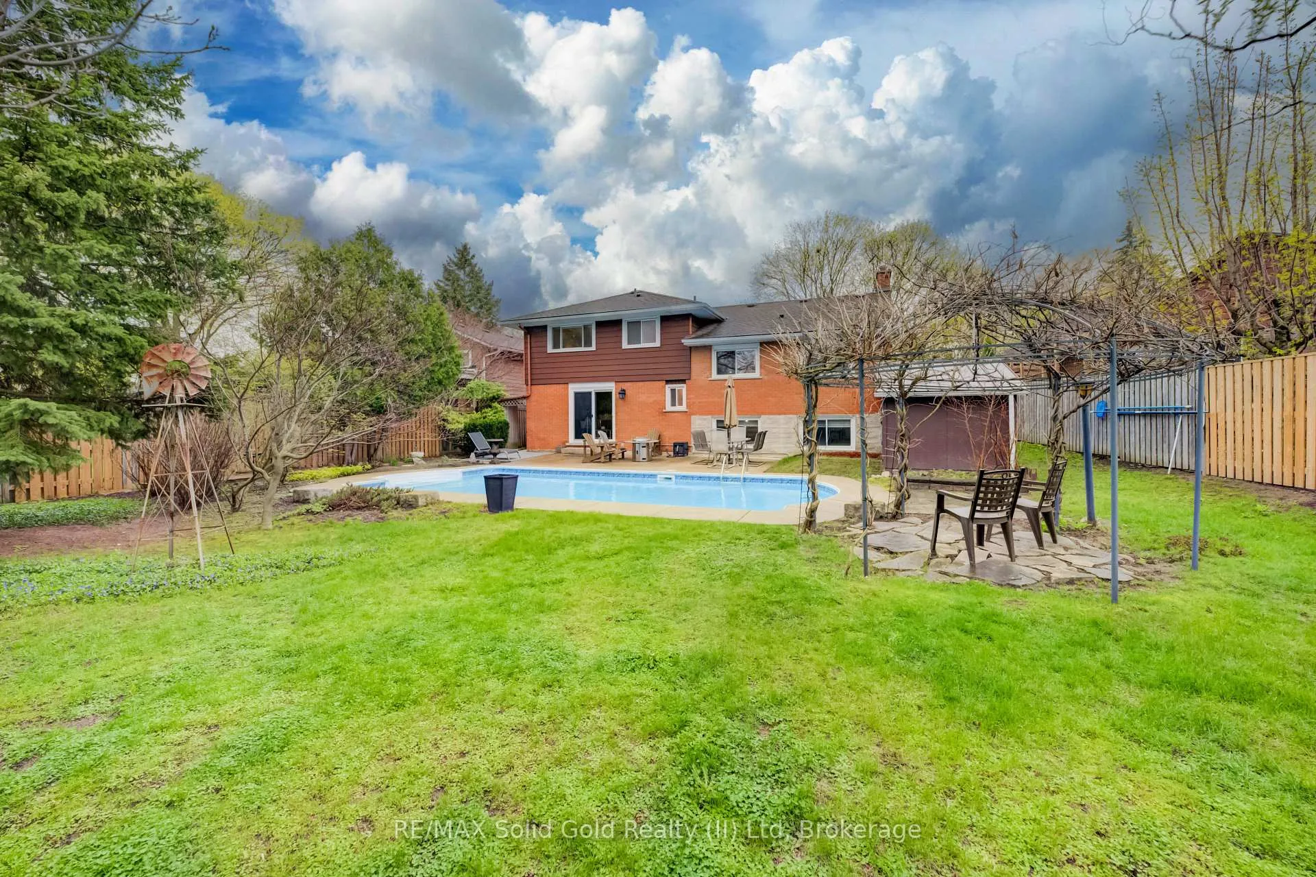 Photo 43 of 46 Peachwood Court, Kitchener — HOMEH