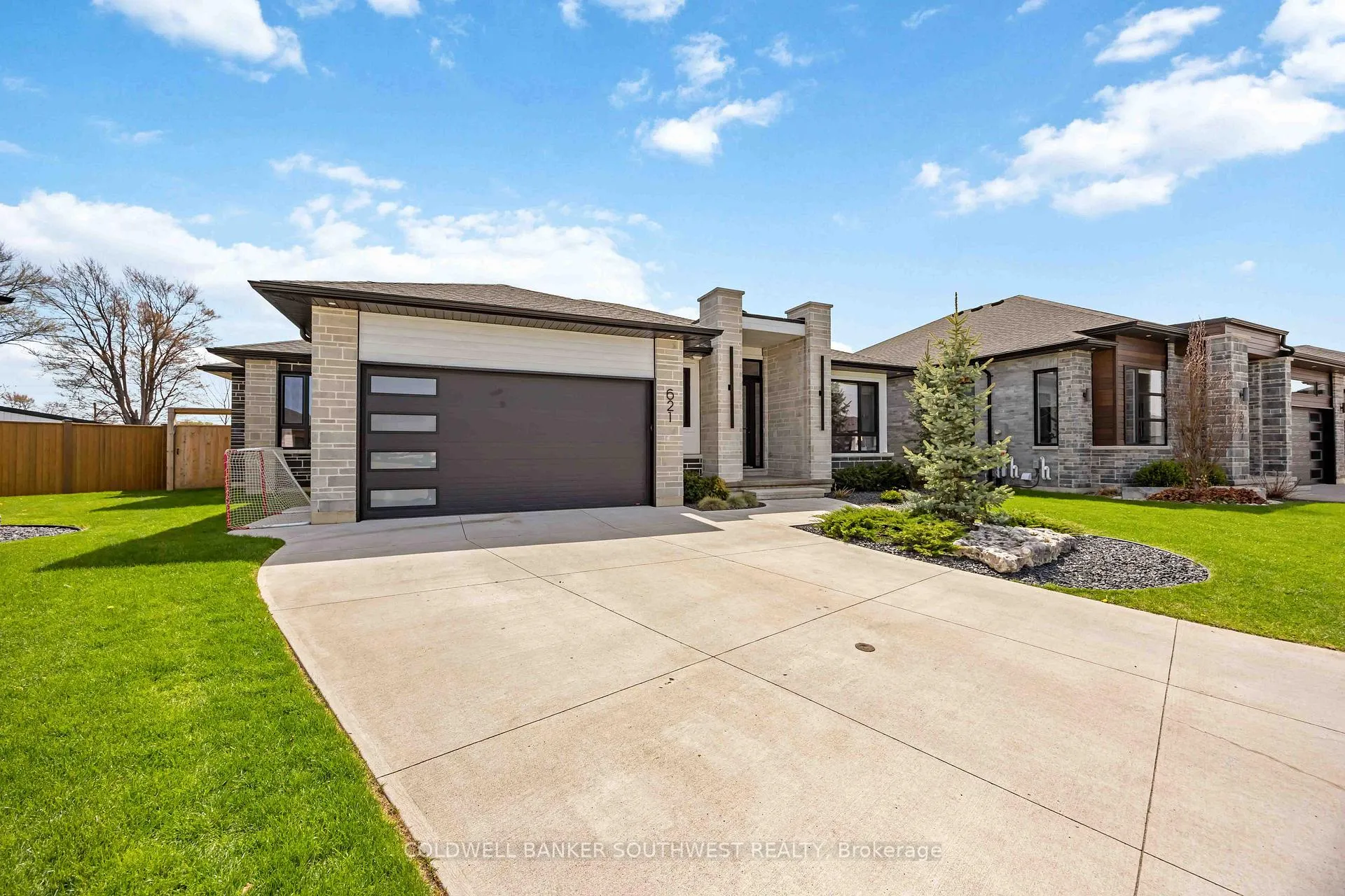 Photo 2 of 621 Mead Court, Sarnia — HOMEH