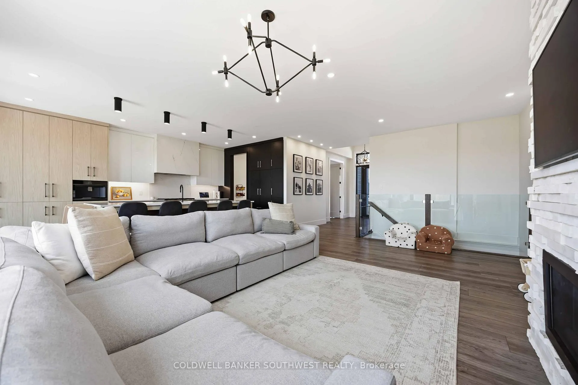 Photo 9 of 621 Mead Court, Sarnia — HOMEH