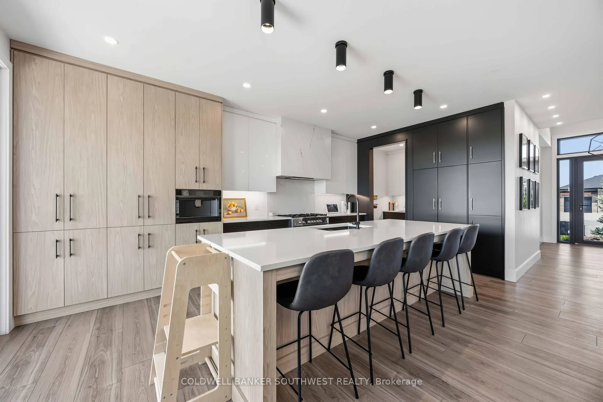 Photo 11 of 621 Mead Court, Sarnia — HOMEH