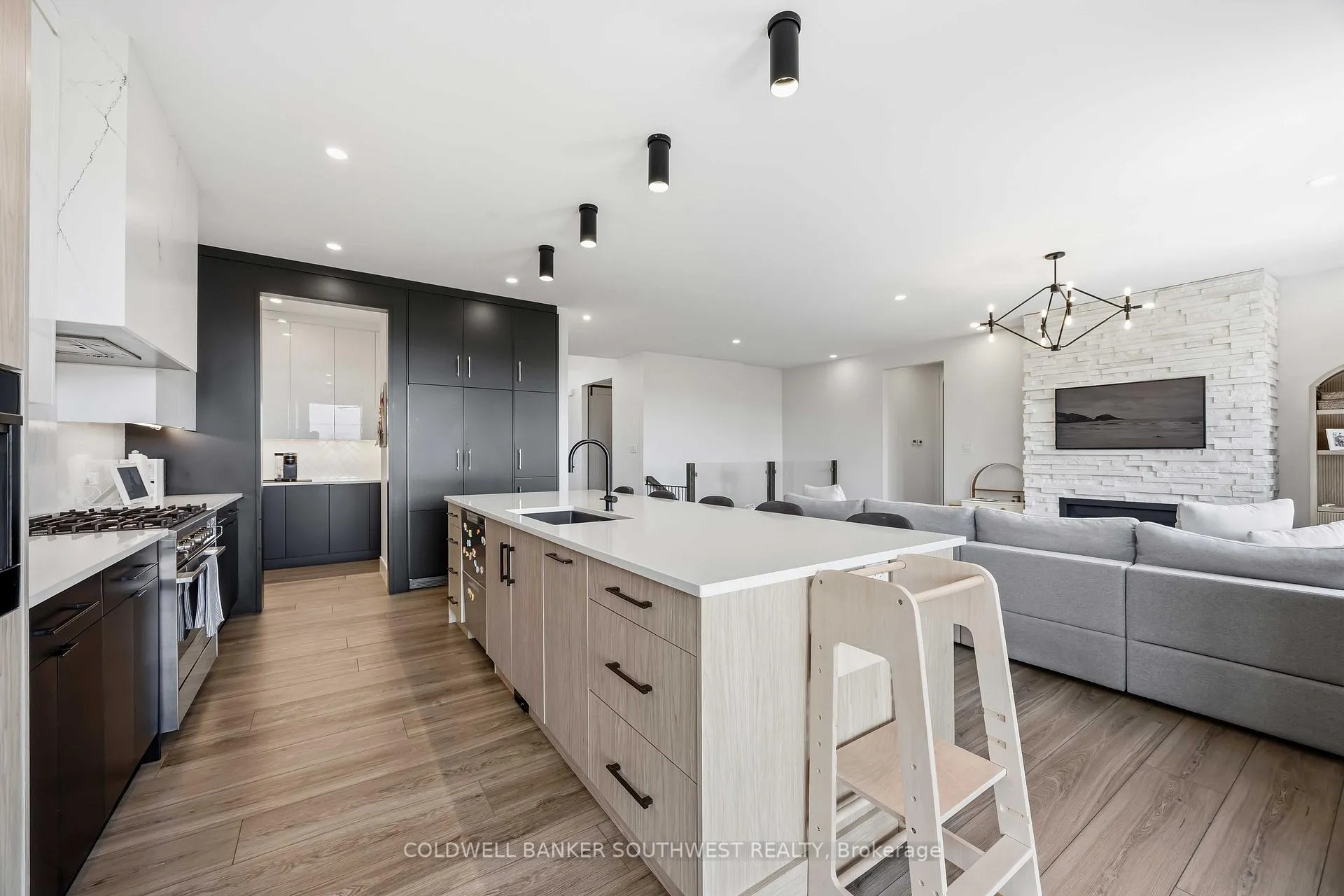 Photo 12 of 621 Mead Court, Sarnia — HOMEH