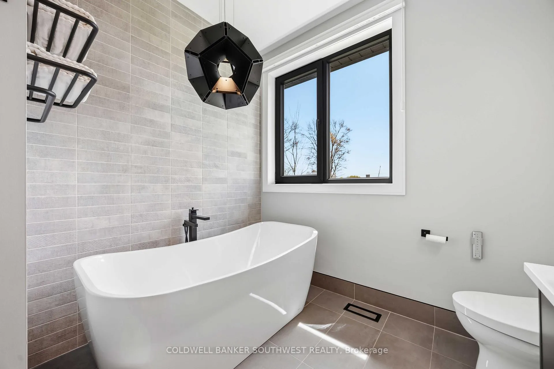 Photo 28 of 621 Mead Court, Sarnia — HOMEH