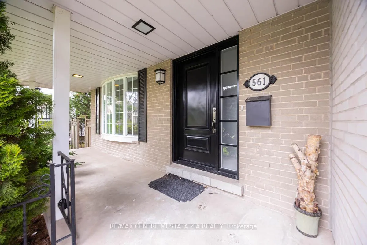 Photo 3 of 561 Wingrove Crescent, Oakville, West — HOMEH