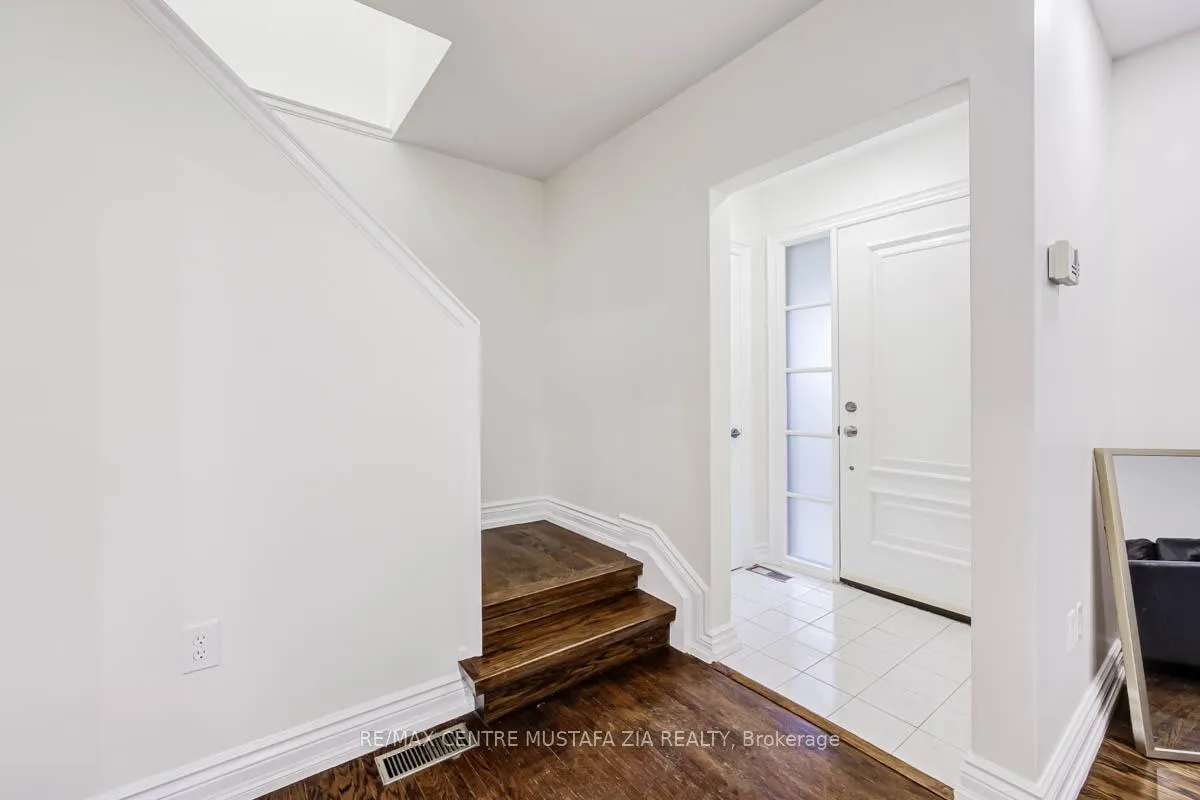 Photo 6 of 561 Wingrove Crescent, Oakville, West — HOMEH