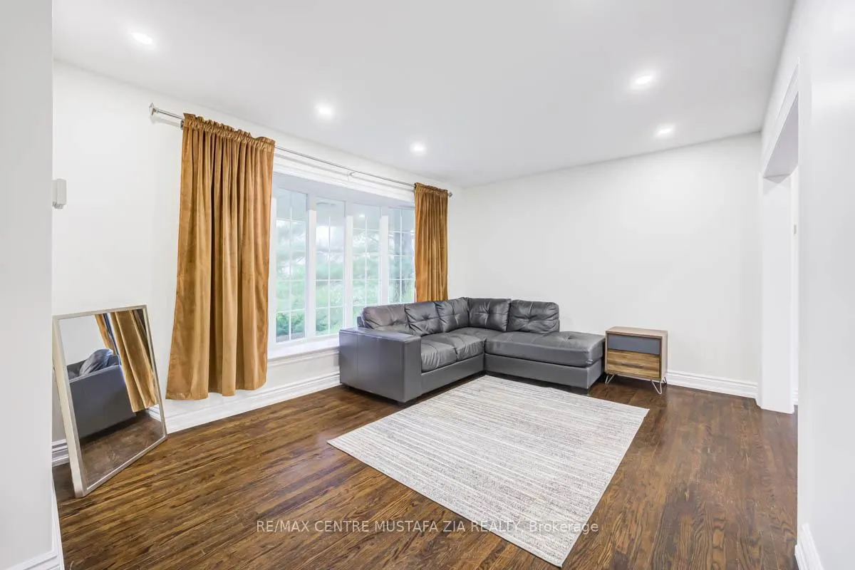 Photo 7 of 561 Wingrove Crescent, Oakville, West — HOMEH