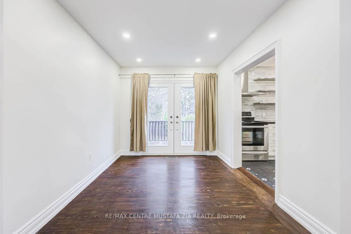Photo 10 of 561 Wingrove Crescent, Oakville, West — HOMEH