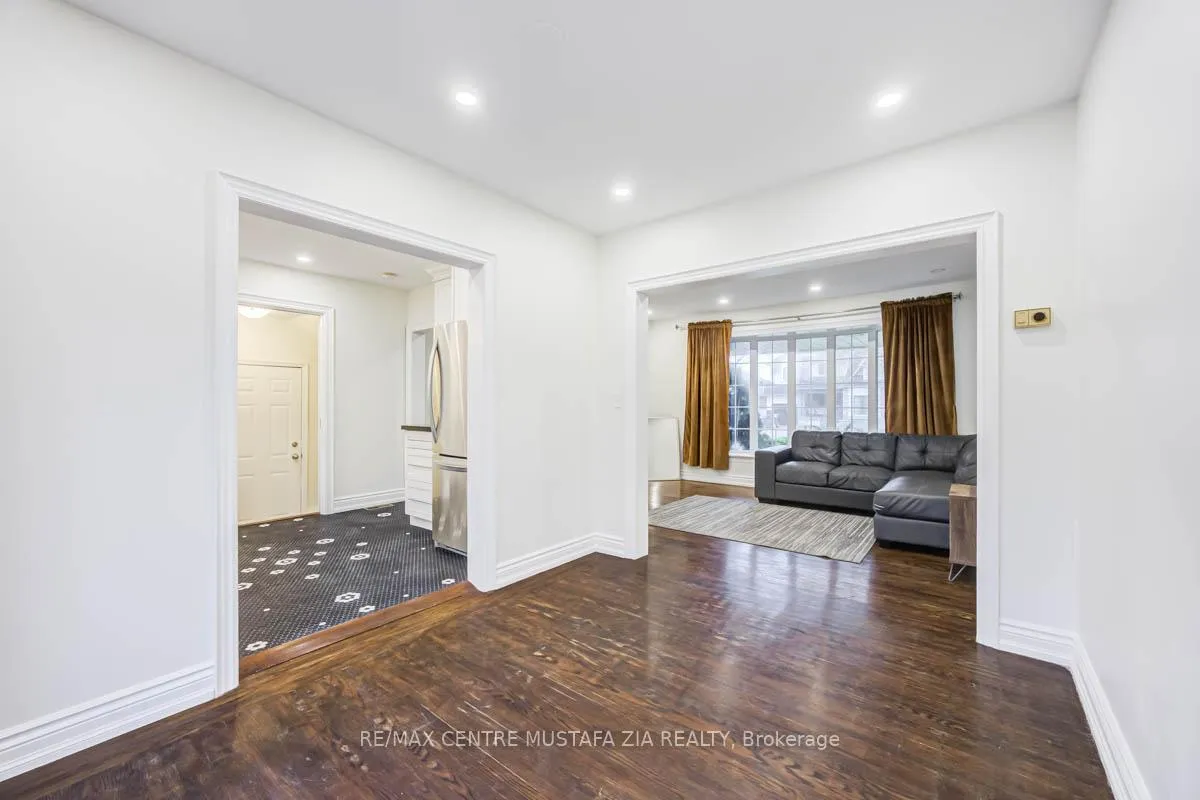 Photo 11 of 561 Wingrove Crescent, Oakville, West — HOMEH
