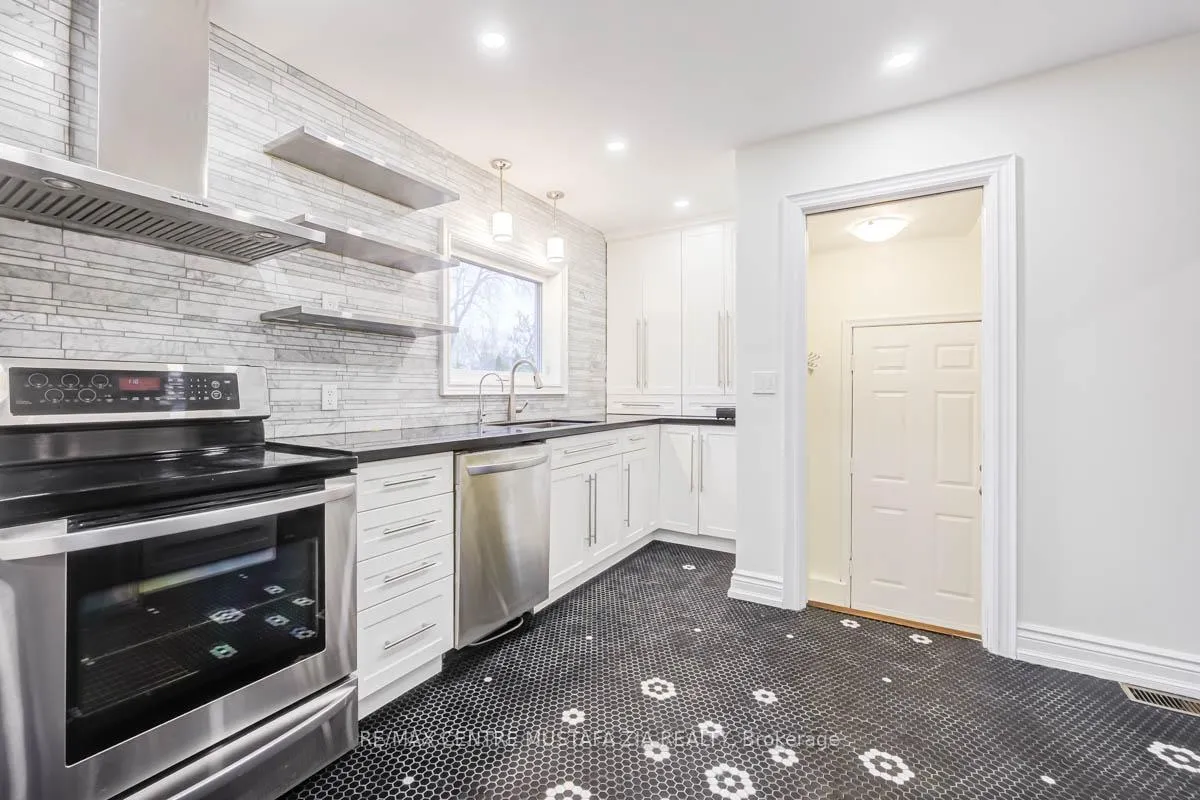 Photo 12 of 561 Wingrove Crescent, Oakville, West — HOMEH