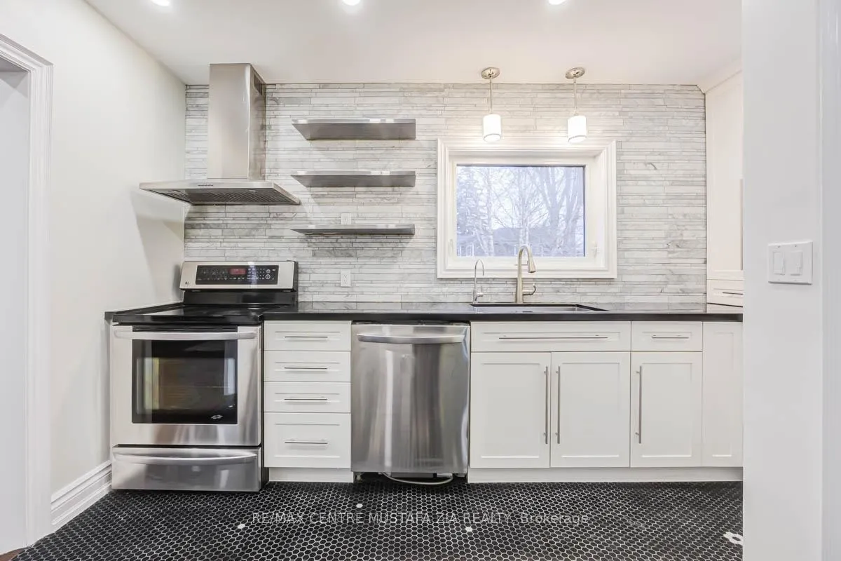 Photo 13 of 561 Wingrove Crescent, Oakville, West — HOMEH