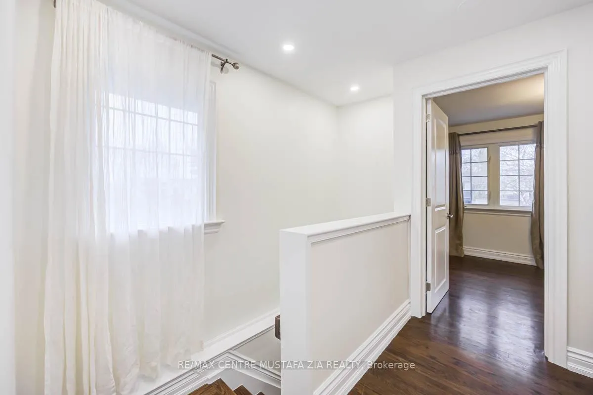 Photo 17 of 561 Wingrove Crescent, Oakville, West — HOMEH