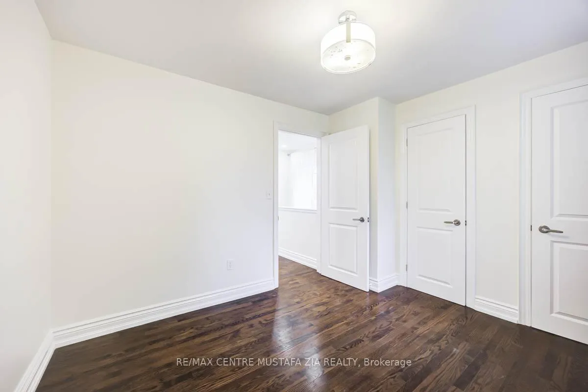 Photo 21 of 561 Wingrove Crescent, Oakville, West — HOMEH