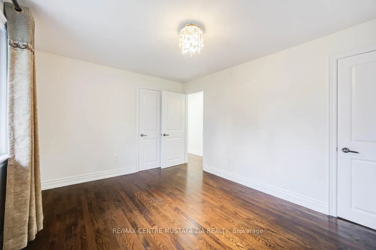 Photo 25 of 561 Wingrove Crescent, Oakville, West — HOMEH