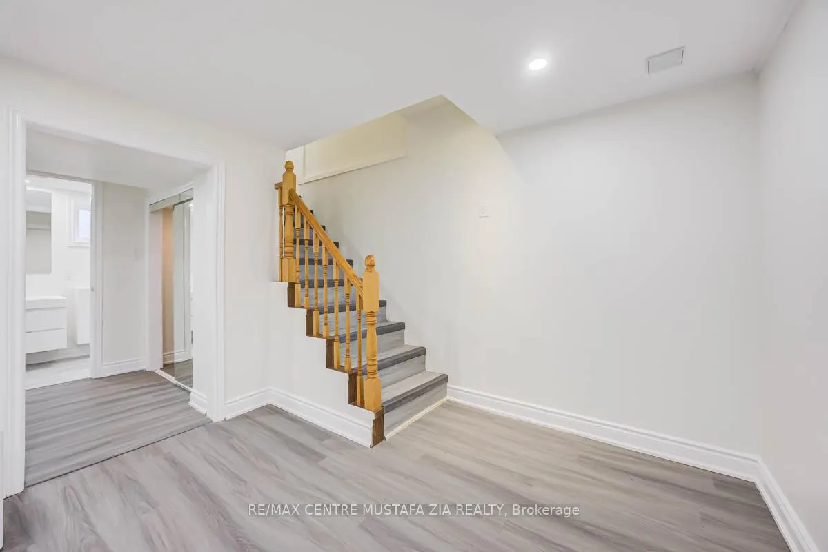 Photo 28 of 561 Wingrove Crescent, Oakville, West — HOMEH
