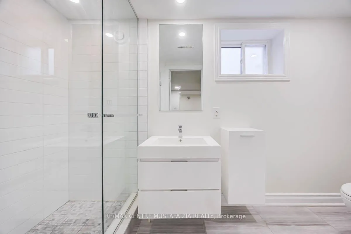 Photo 31 of 561 Wingrove Crescent, Oakville, West — HOMEH