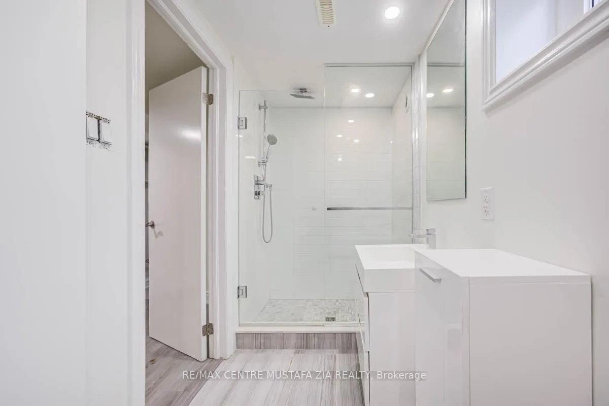 Photo 32 of 561 Wingrove Crescent, Oakville, West — HOMEH