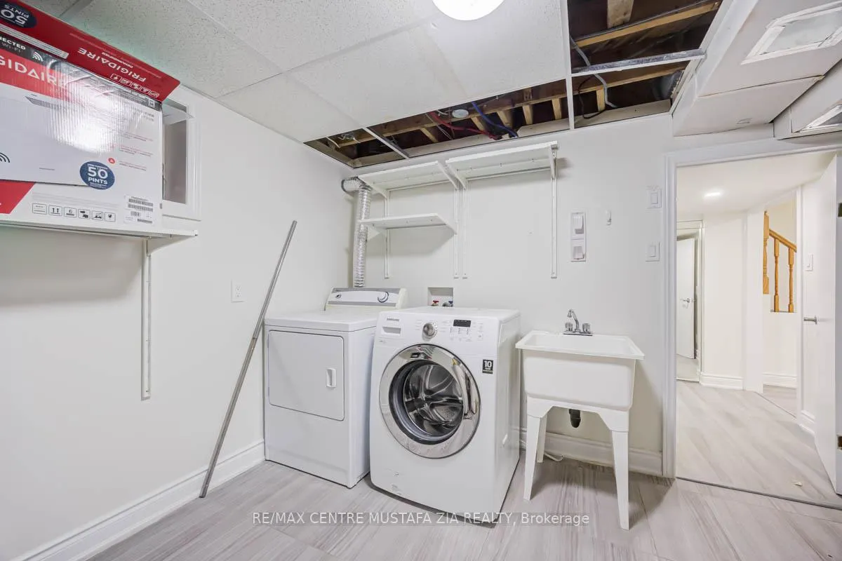 Photo 34 of 561 Wingrove Crescent, Oakville, West — HOMEH