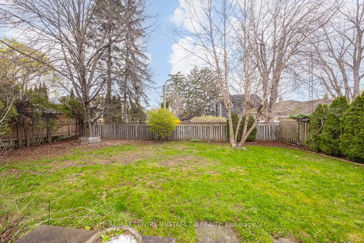 Photo 37 of 561 Wingrove Crescent, Oakville, West — HOMEH