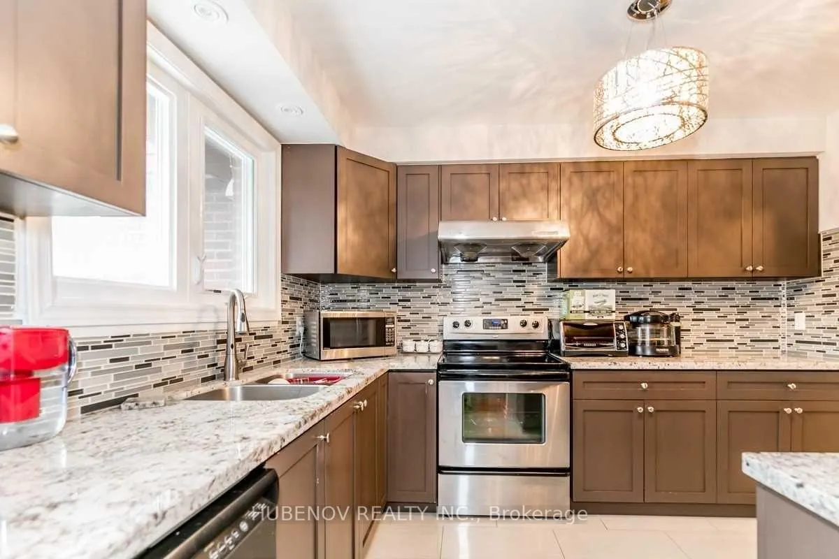 Photo 4 of 49 Stately Way, Markham, Royal Orchard — HOMEH