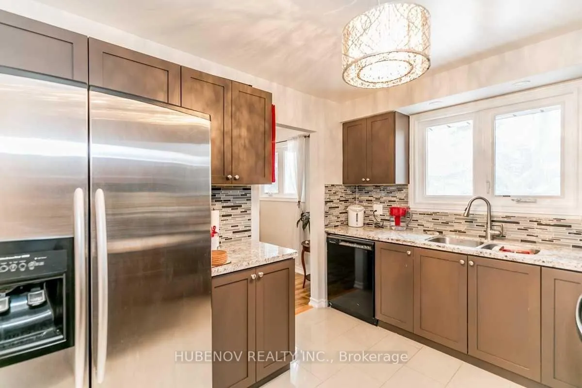 Photo 6 of 49 Stately Way, Markham, Royal Orchard — HOMEH