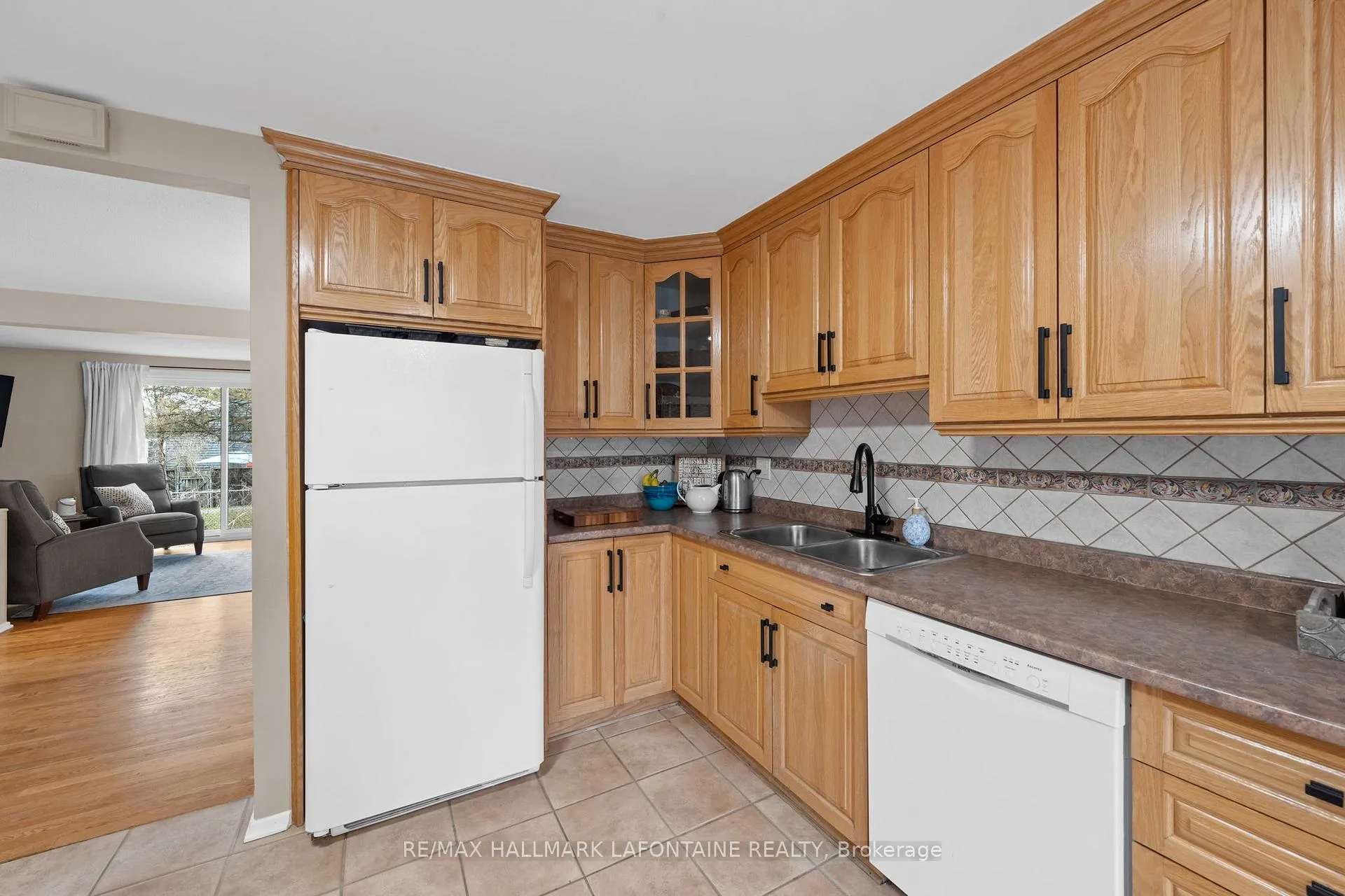 Photo 7 of 7911 Jeanne D'arc Boulevard N, Ottawa, Orleans Wood — HOMEH