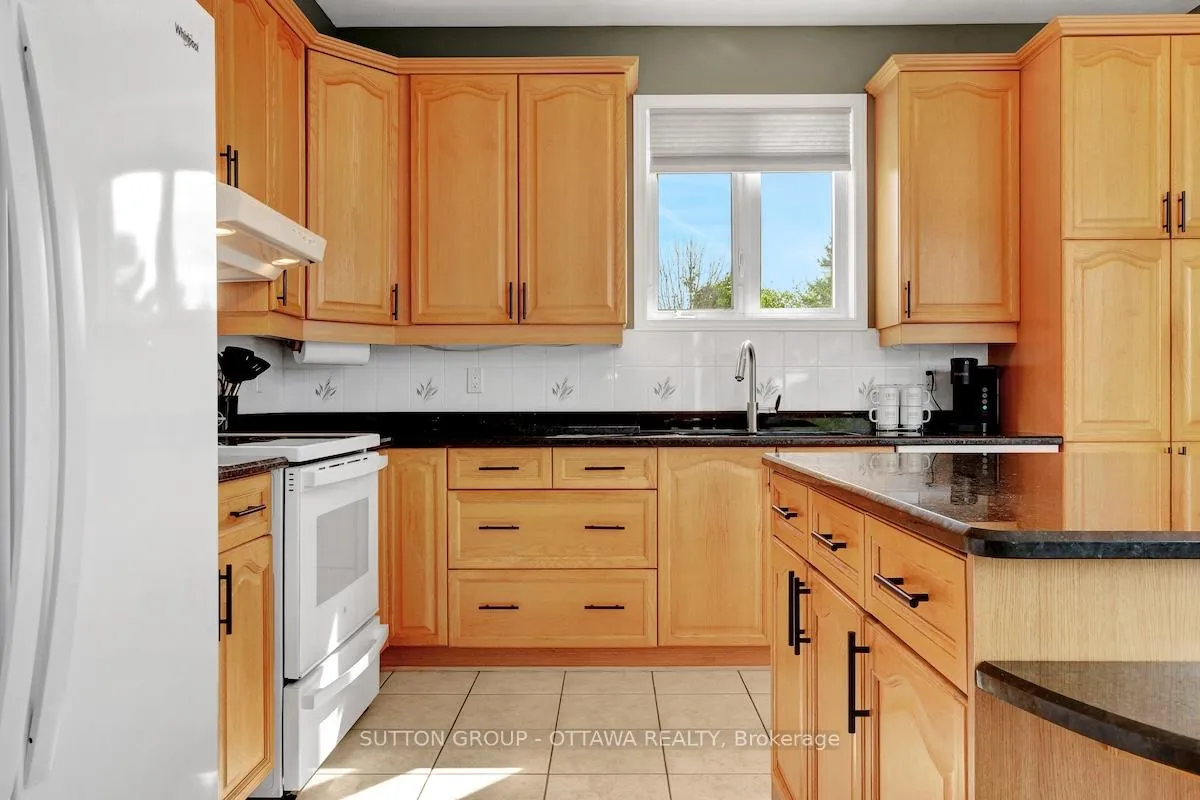 Photo 16 of 22 Dunnet Court, Ottawa, Kanata - Glencairn/Hazeldean — HOMEH