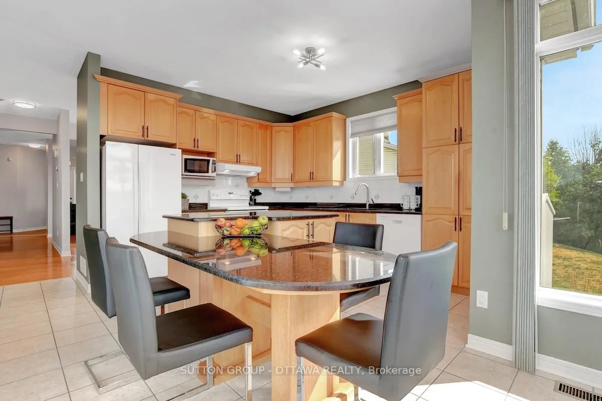 Photo 17 of 22 Dunnet Court, Ottawa, Kanata - Glencairn/Hazeldean — HOMEH
